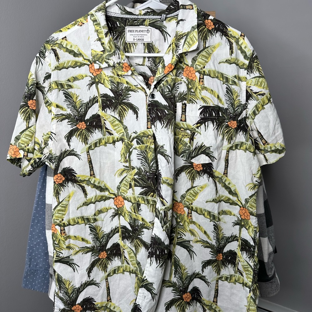 Men’s XL free planet button down patterned shirt